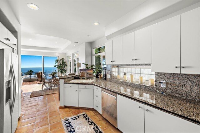 Building Photo - 1050 Skyline Dr