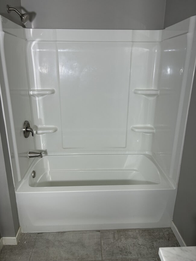 Building Photo - 1203 S West Ave