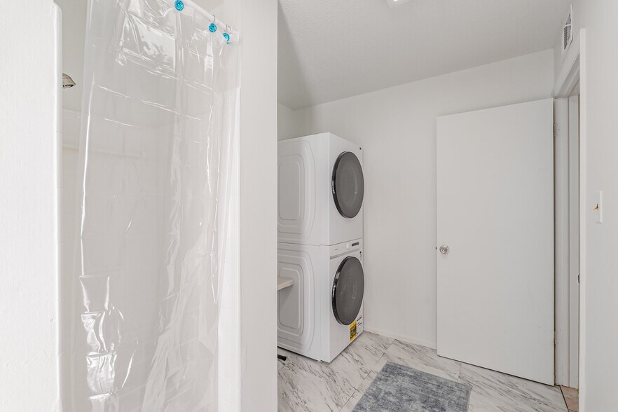 Building Photo - 279 S Brevard Ave