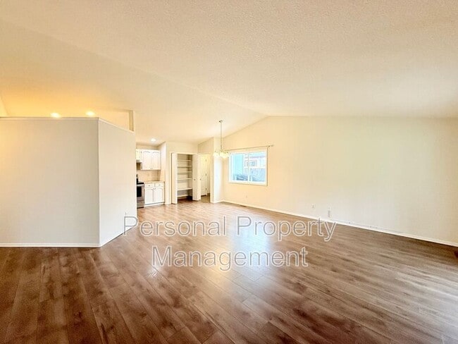 Building Photo - 10411 NE 66th St