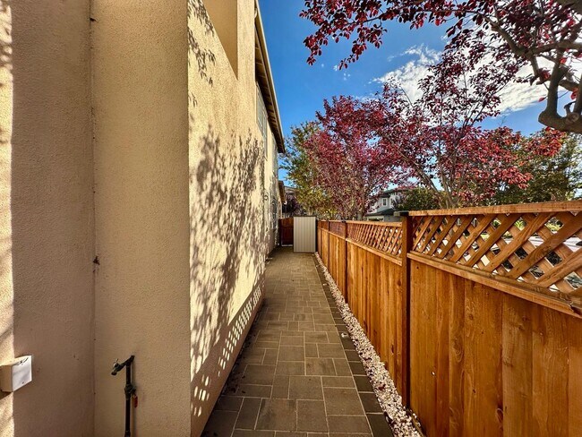 Building Photo - 1357 Trailside Ln