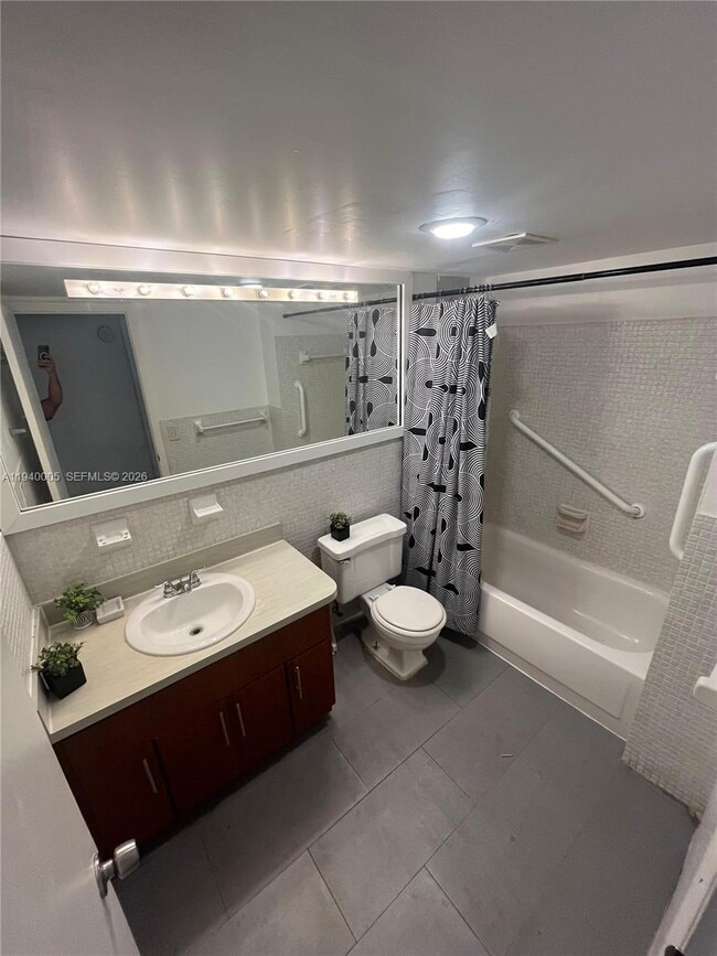 Building Photo - 1475 NE 125th Terrace