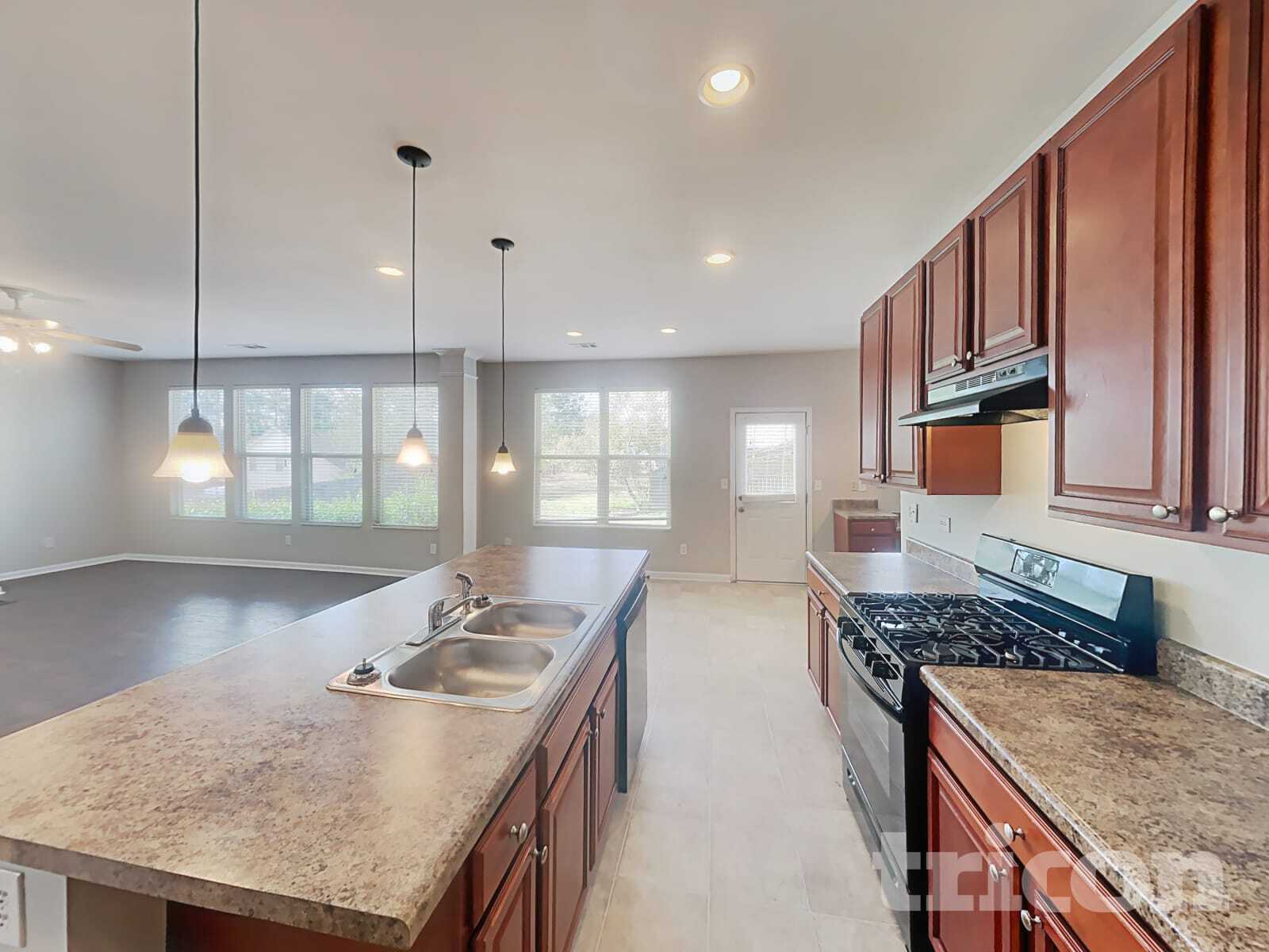 Building Photo - 5517 Village Trace