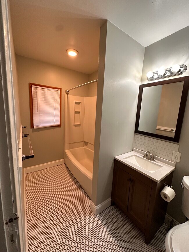 Building Photo - 2205 Cottage Grove Dr