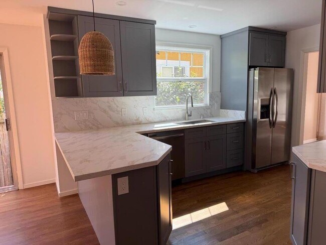 Building Photo - 1508 Davis Dr