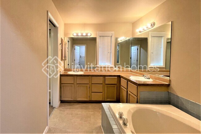 Building Photo - 1106 SW 335th St