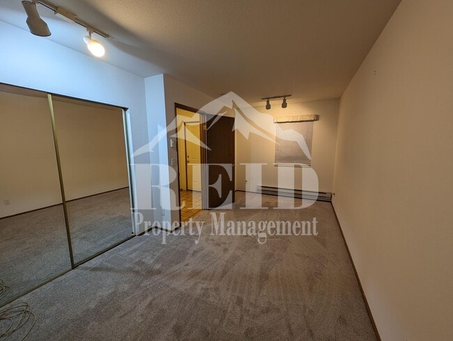 Building Photo - 305/307 Shore