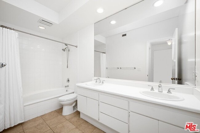 Building Photo - 1808 Manning Ave