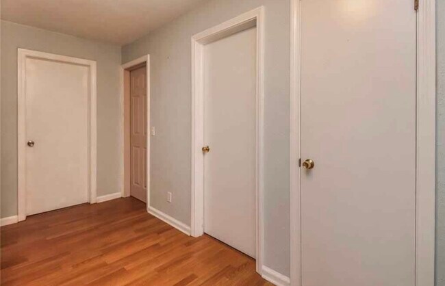 Building Photo - 43 W Craig Hill Dr