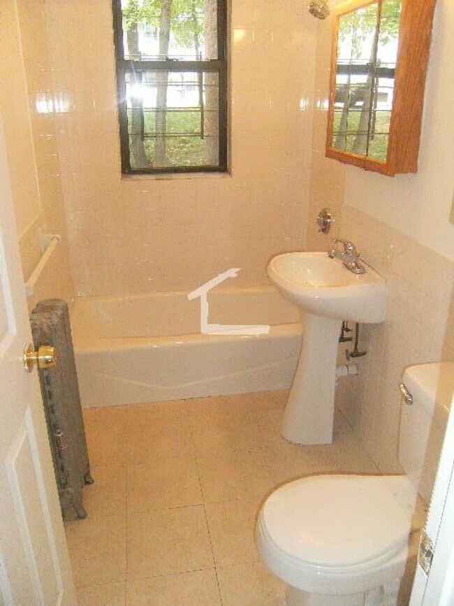 Building Photo - Brighton near Cleveland Easy access to B and C train Heat Inc 900 per person No FEe 8.1