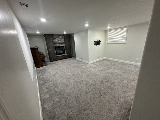 Building Photo - 1 Bedroom Apartment in Hildale, Don't miss out on this charming rental property! -Move In ready
