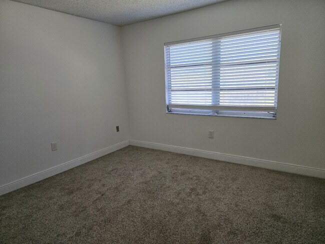 Building Photo - 389 S McMullen Booth Rd