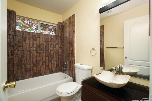 Building Photo - 1354 Crown Brook