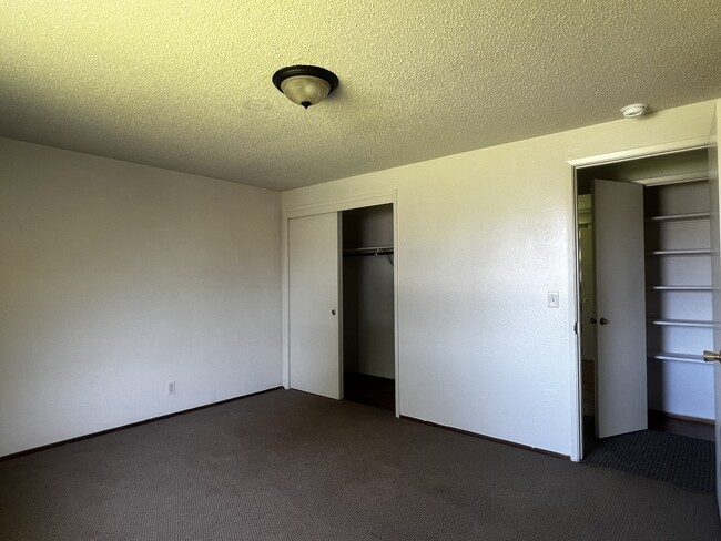Building Photo - 3211 Alice Ave