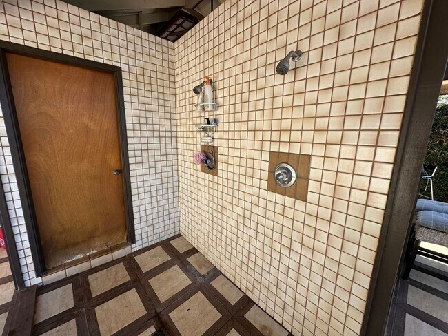 Building Photo - 3305 Kehala Dr