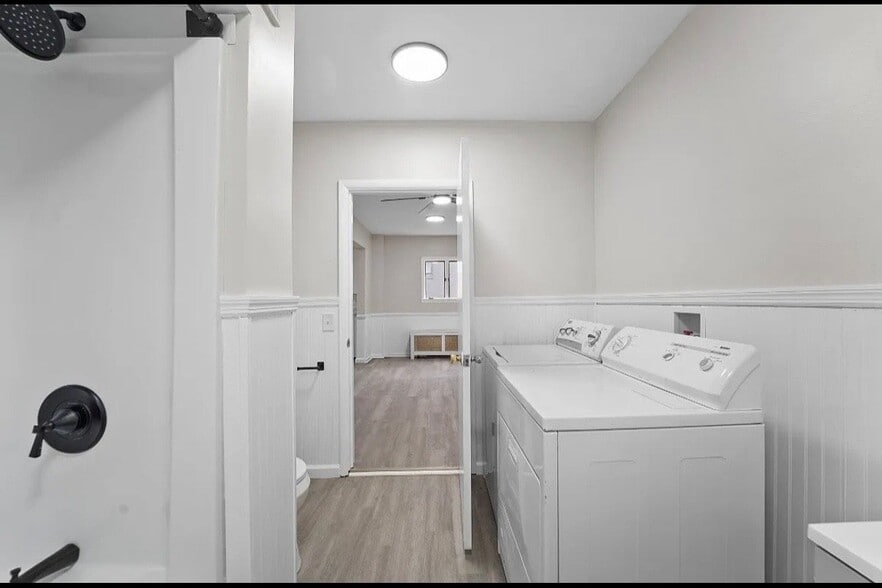 Building Photo - 108 Robble Ave