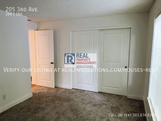 Building Photo - 205 3rd Ave