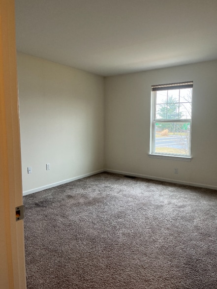 Building Photo - 102 Landover Ct