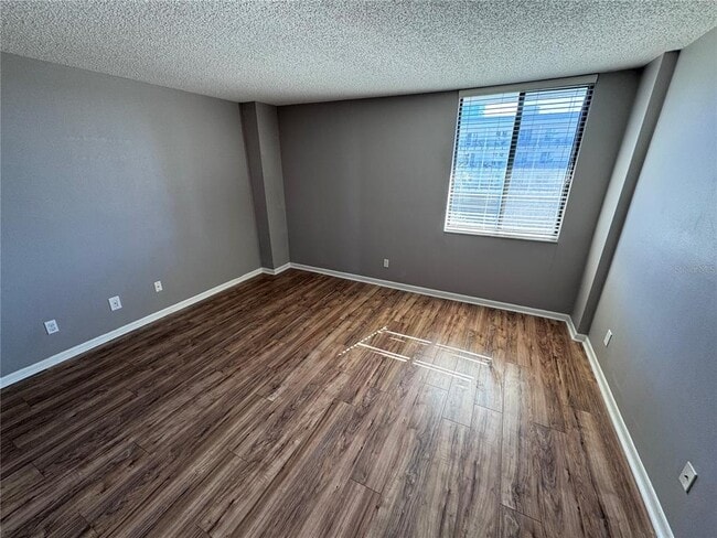 Building Photo - 201 W Laurel St