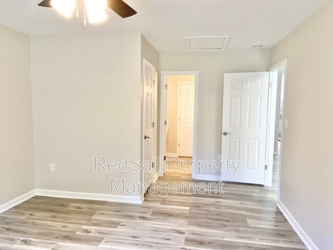 Building Photo - 39 Whites Ln