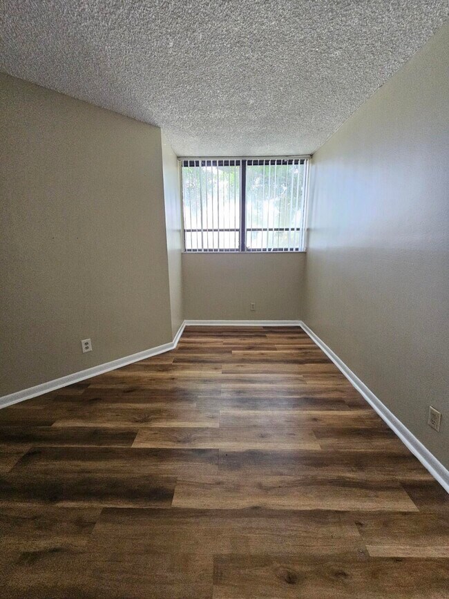 Building Photo - 1900 N Congress Ave