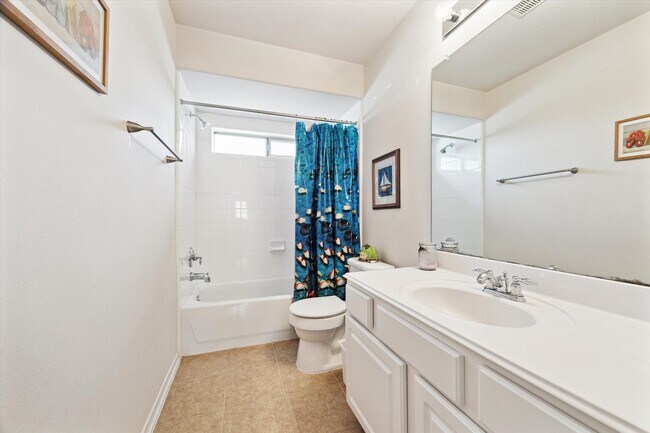 Building Photo - 2088 Silverthorn Ln