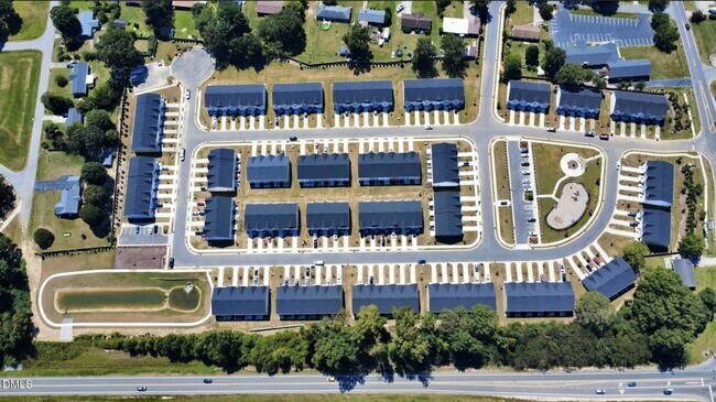 Building Photo - 154 Paramount Dr