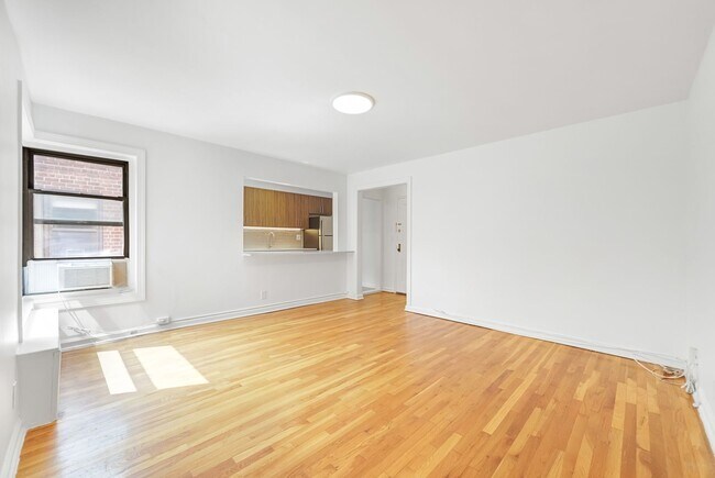 Building Photo - 2329 Hudson Terrace