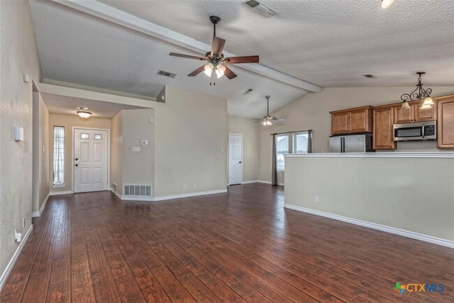 Building Photo - 1102 August Dr