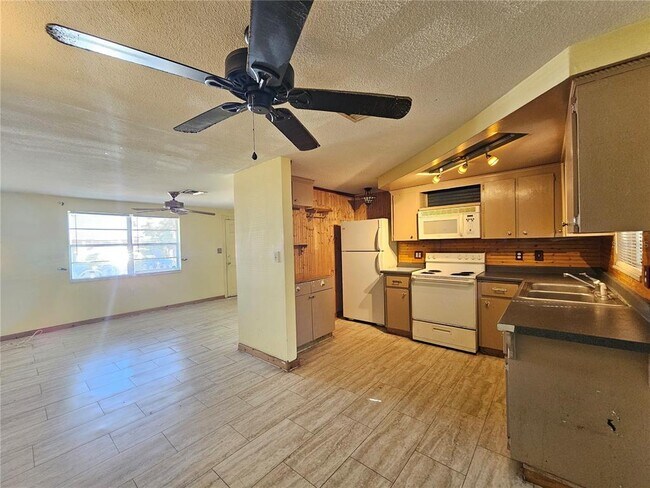 Building Photo - 3048 Coldwell Dr