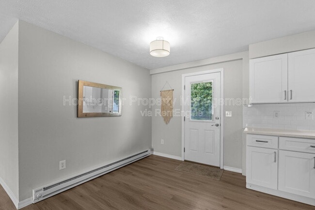Building Photo - 3816 S Bowdish Rd
