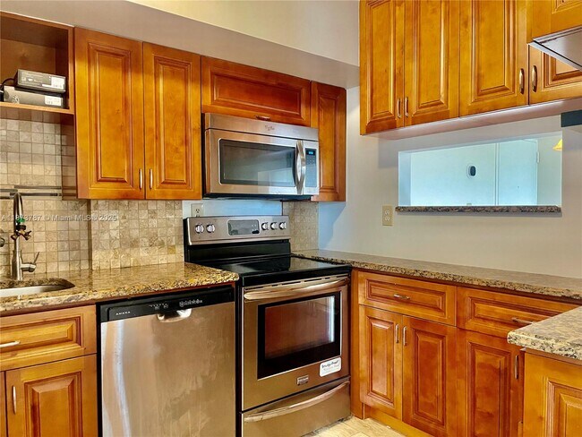 Building Photo - 2715 Tigertail Ave