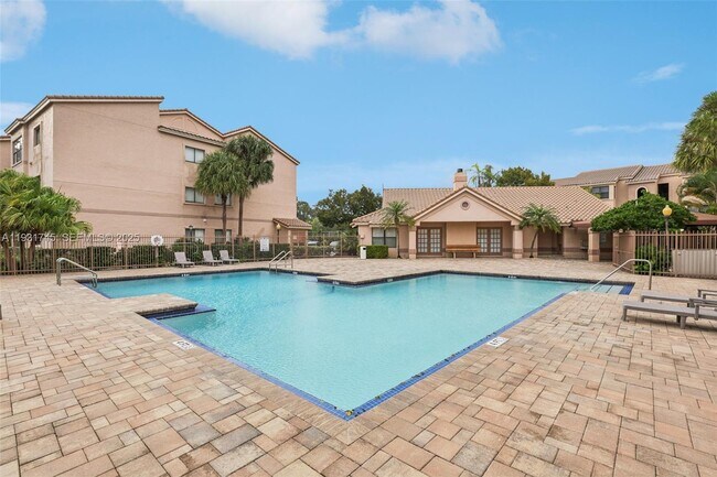 Building Photo - 2926 S University Dr