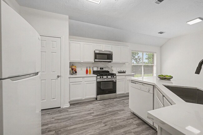 Building Photo - 18314 Manorcliff Ln