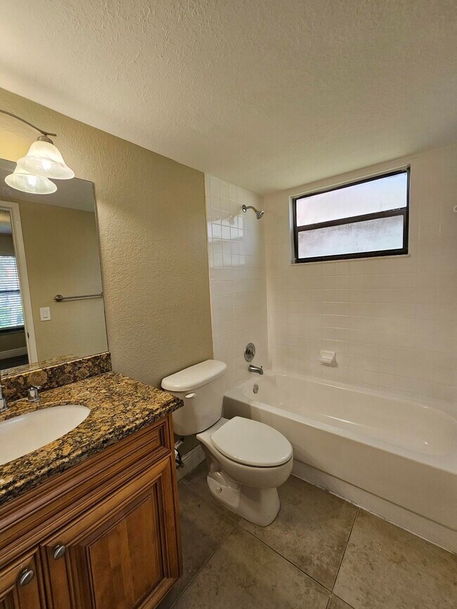 Building Photo - 1447 Lake Crystal Dr