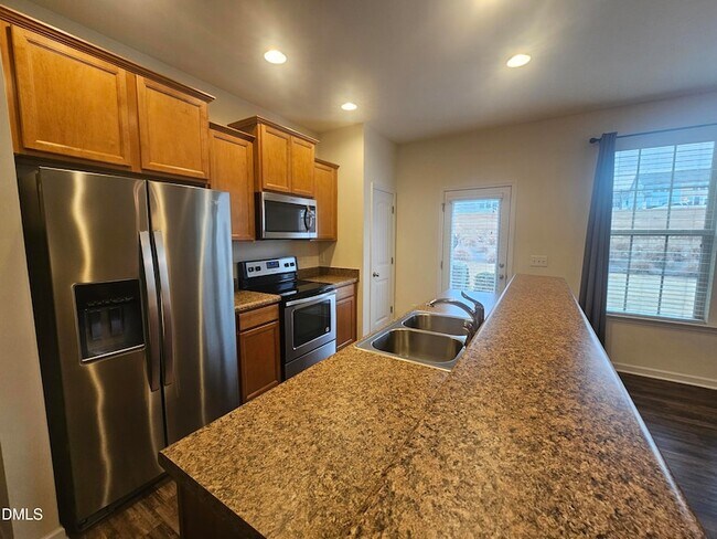 Building Photo - 41 Hawkstone Dr