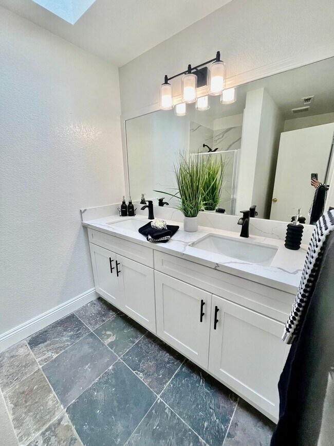 Building Photo - Remodeled 3 Bedroom Home for Rent in Rocklin