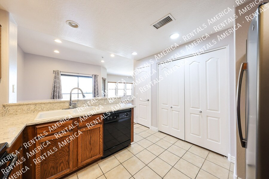 Building Photo - 21320 N 56th St