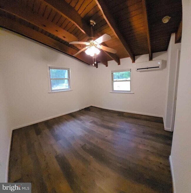 Building Photo - 1831 Wildcat Hollow Rd