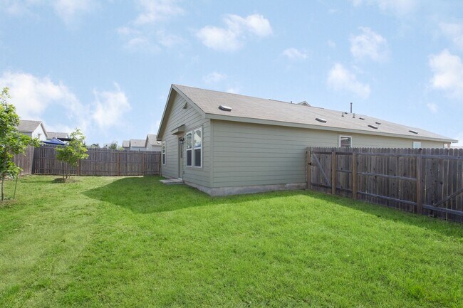 Building Photo - Beautiful 4 bedroom home in Rosillo Creek!...