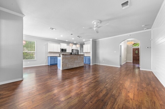 Building Photo - 5705 Fenton Ln