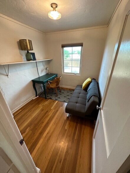 Building Photo - 732 Loma Vista Dr NE