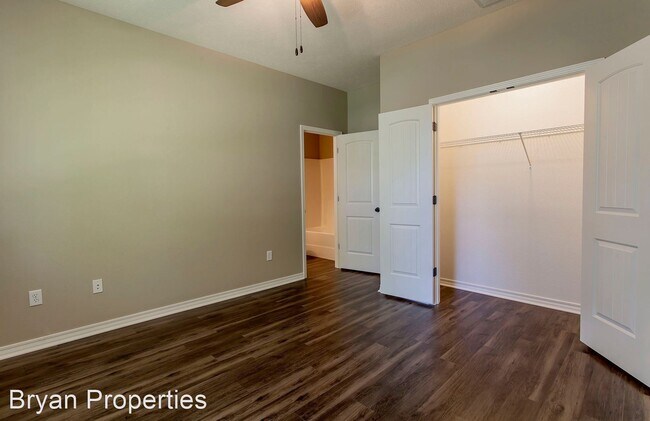 Building Photo - 3 br, 3 bath House - 1133 E. Loren