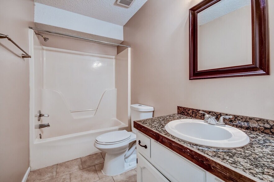 Building Photo - 5837 Janet Dr