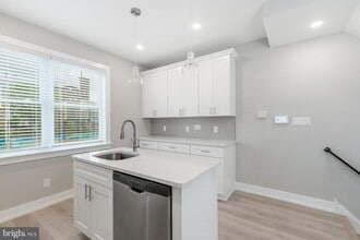 Building Photo - 2530 N Howard St