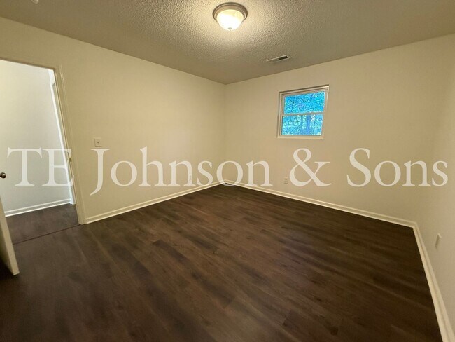 Building Photo - Markwood Apartment