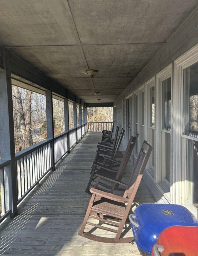 Building Photo - 462 Chalet Village Dr