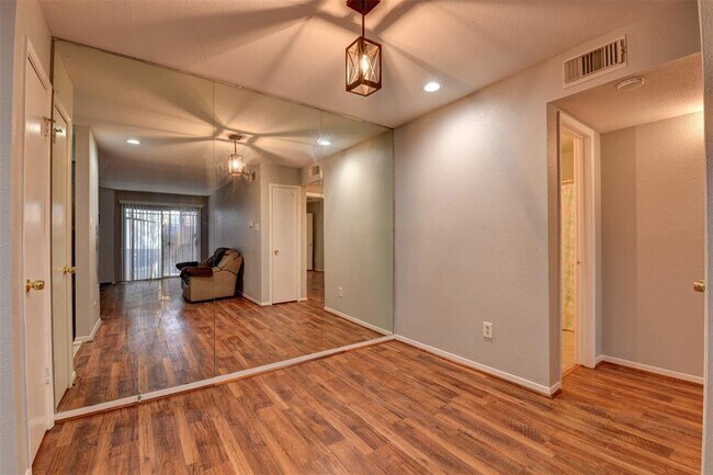 Building Photo - 9350 Country Creek St