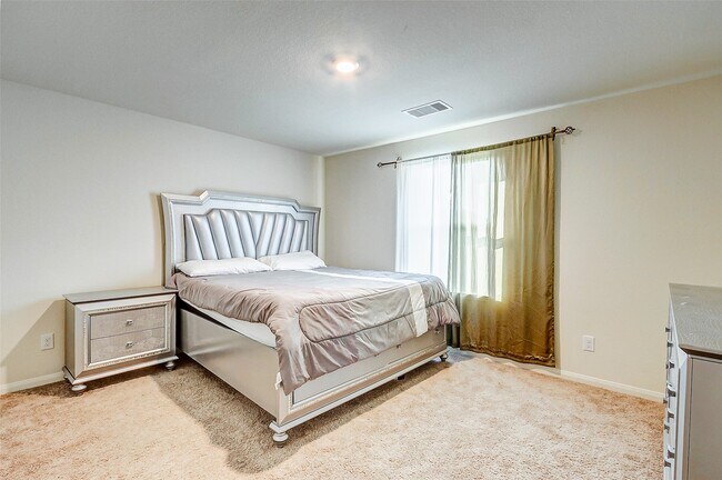 Building Photo - 1215 Hollow Stone Dr