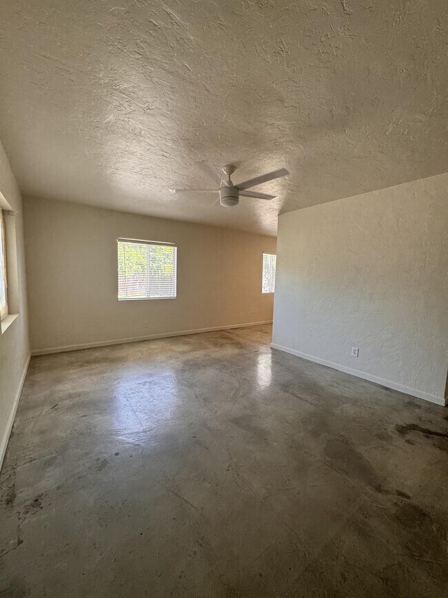Building Photo - 2718 N Greenfield Rd